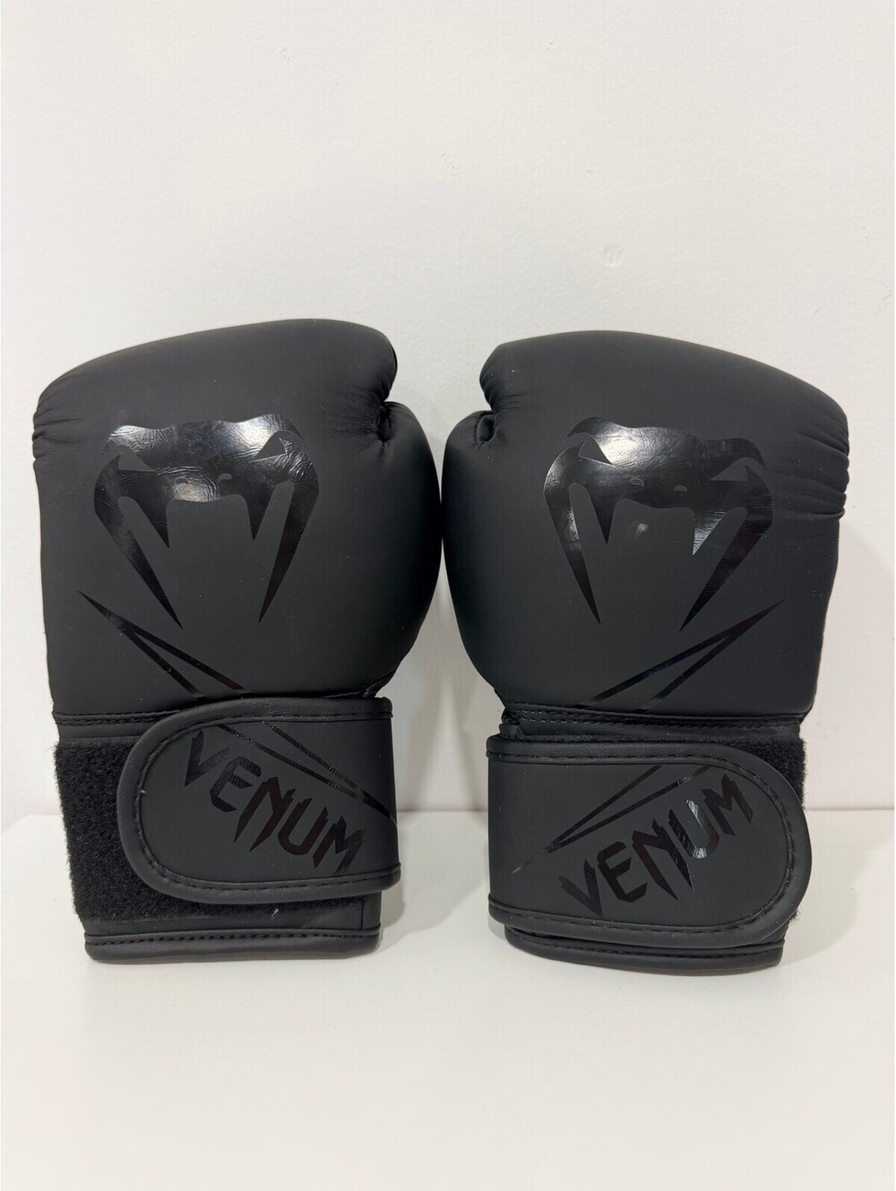 Venum boxing gloves black 8oz